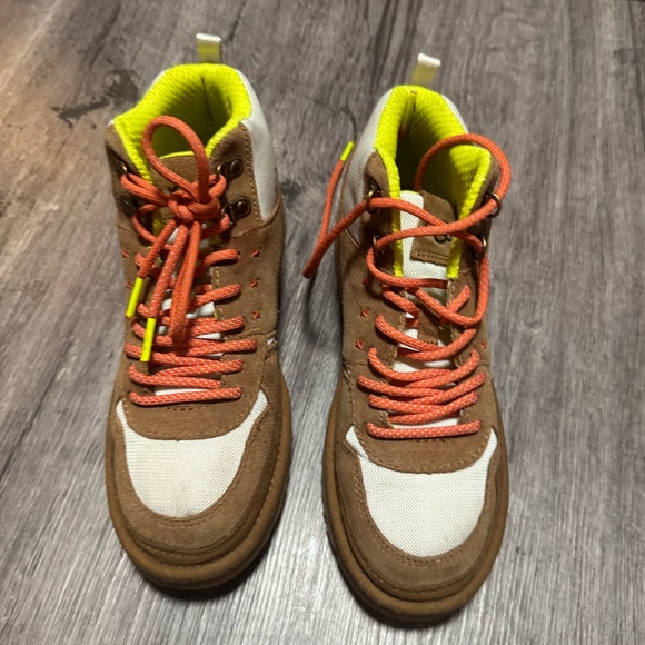 UGG Shoes - Like new UGG Highland Fall/Winter Chesnuts women’s boots
Size 7